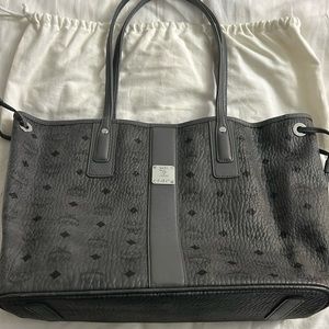 MCM REVERSIBLE TOTE